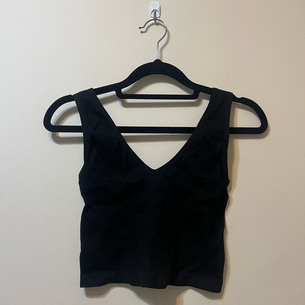 BNWT Black V-Neck Cropped Tank Top